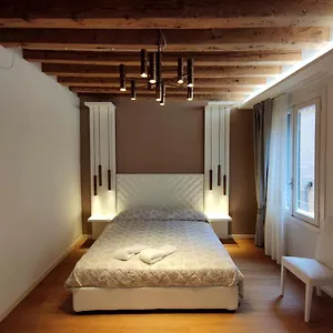 deluxe-3-bedrooom-flat-in-rialto.hotelinveneto.com/