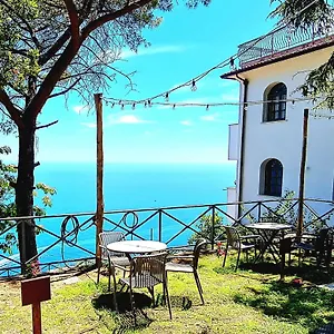 villablucostiera.hotels-amalfi.com/